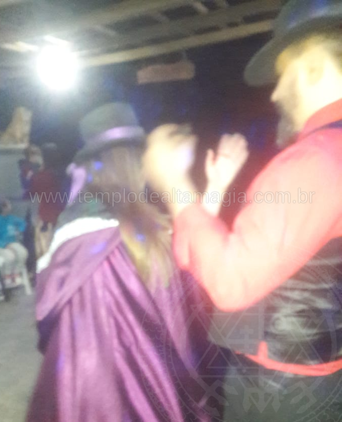 Dona Rosa Caveira e Seu Sete Chaves